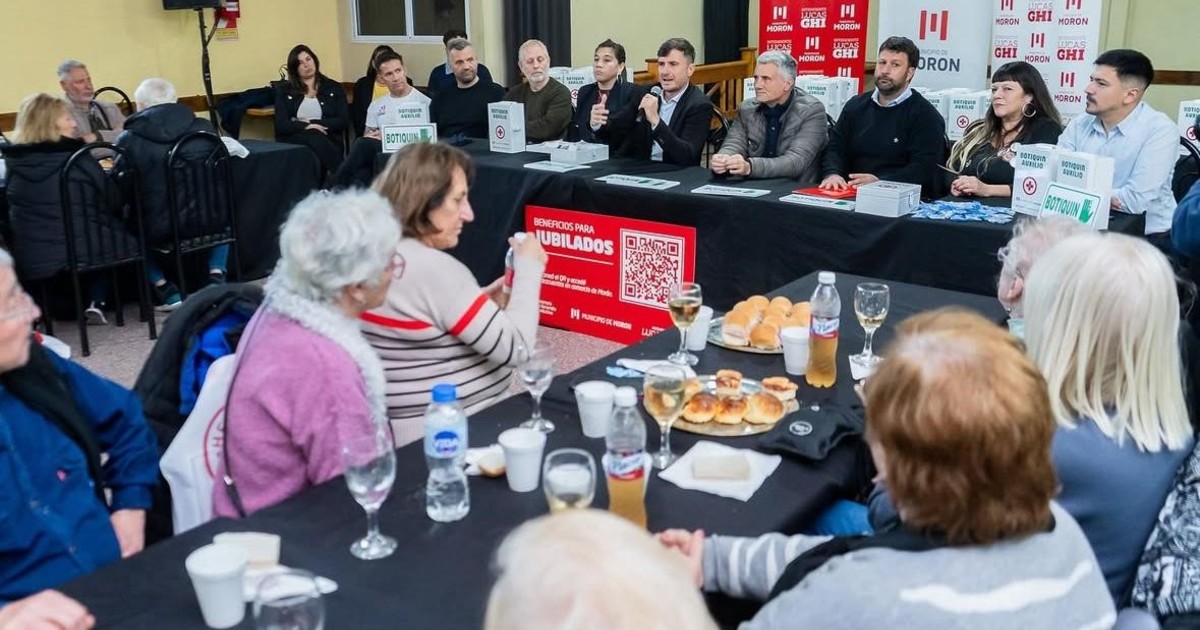 Un municipio de GBA entrega a jubilados una tarjeta para comprar con hasta 30% de descuento