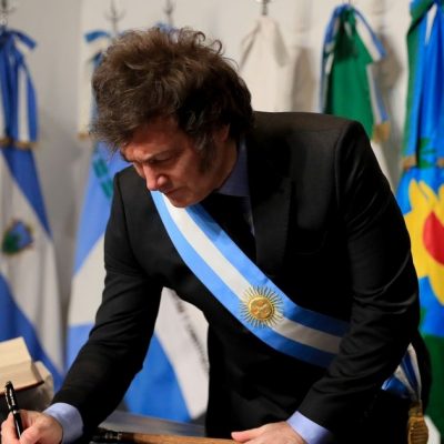 Debate por los DNU en Diputados: en 22 meses Milei firmó más que Cristina Kirchner en ocho años y que Macri en cuatro