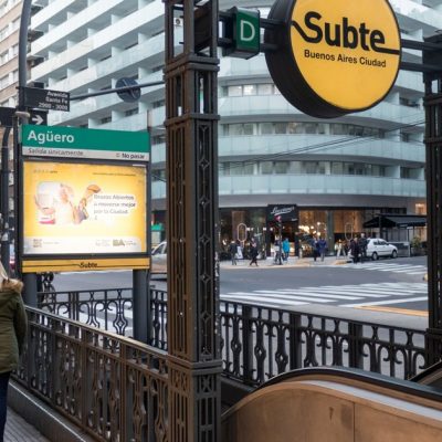 Los jubilados pueden viajar gratis en el subte de CABA: cómo gestionar el trámite