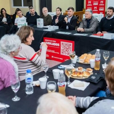 Un municipio de GBA entrega a jubilados una tarjeta para comprar con hasta 30% de descuento
