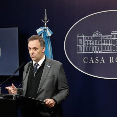 El Gobierno anunció una baja de más de 100.000 pensiones, cruzó a Mondino y anunció una cadena nacional de Milei por el revés en el Congreso