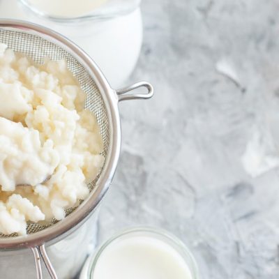 Kéfir probiótico: cómo usar sus restauradoras propiedades curativas para una microbiota saludable